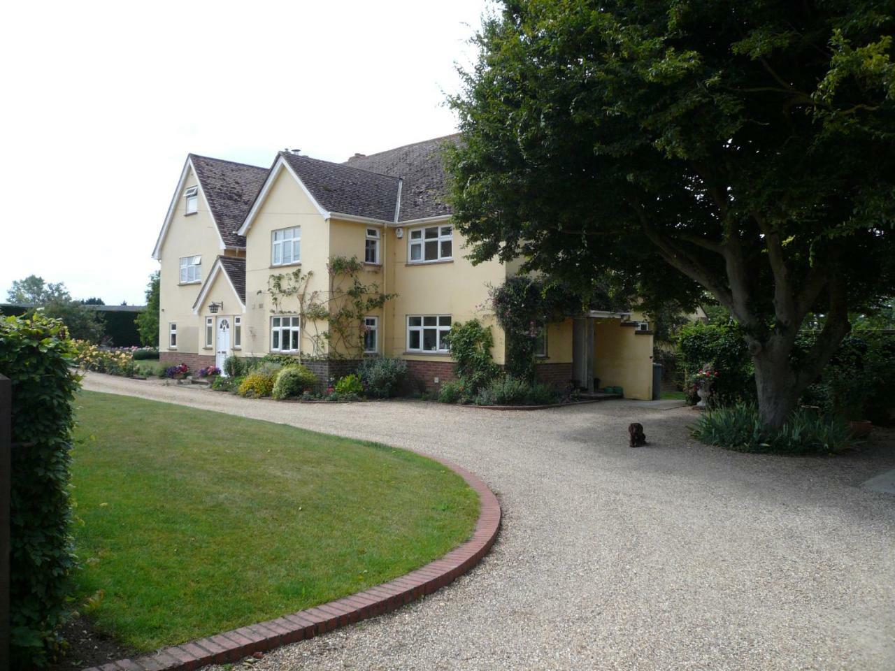 The Newnham White House Bed & Breakfast Baldock Exterior photo