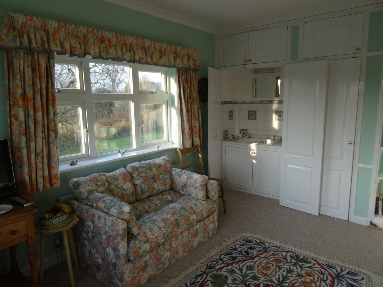 The Newnham White House Bed & Breakfast Baldock Exterior photo